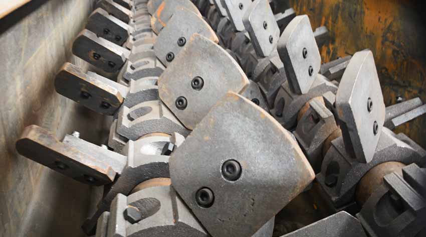A vida útil do desgaste e serviço das lâminas de misturador de concreto forçado e da placa do revestimento do cilindro.